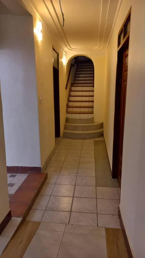 Moments Park Motel Dar es Salaam Buitenkant foto